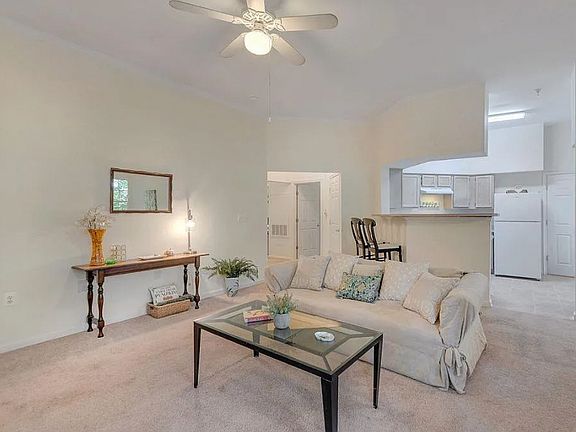3rd image of 1035 Weybridge Ct APT 104