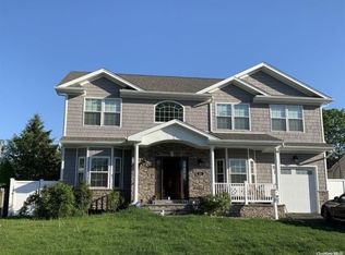 11 Lillian Ln, Plainview, NY 11803