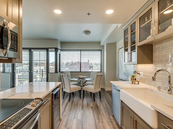 Riverview Kitchen/Dining Room