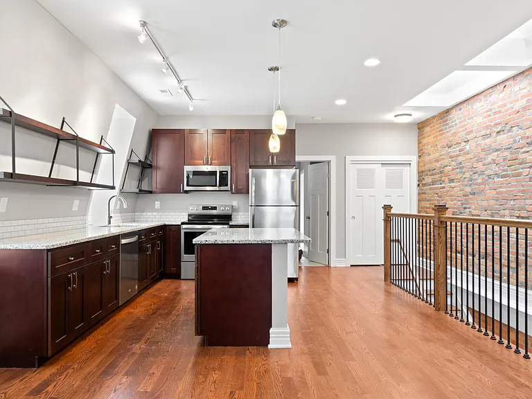 761 Oak St — Photo 12