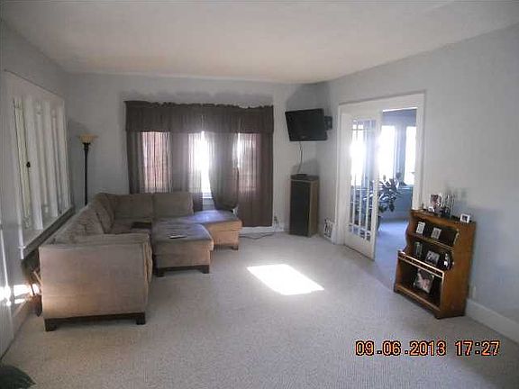 3rd image of 1045 Ravenswood Dr