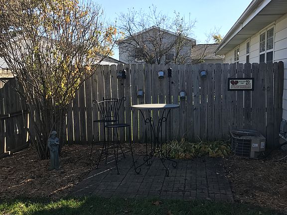 Entertainment Area - Back