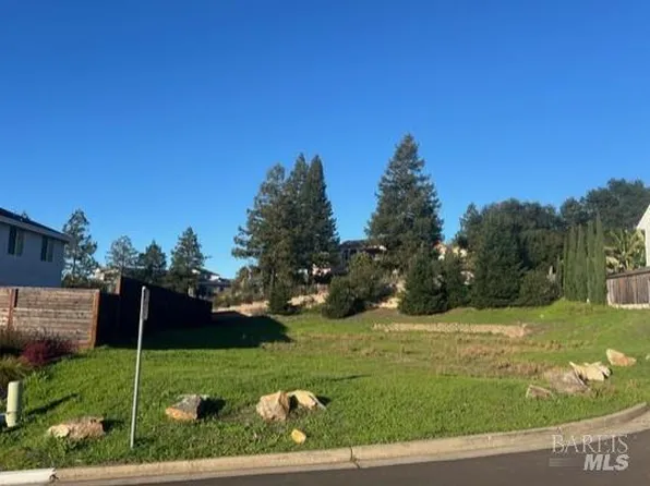 2005 Bracken Court, Santa Rosa, CA 95403