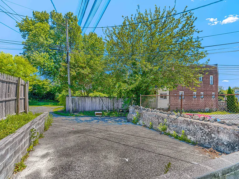 4041 Wilkens Ave #C — Photo 27