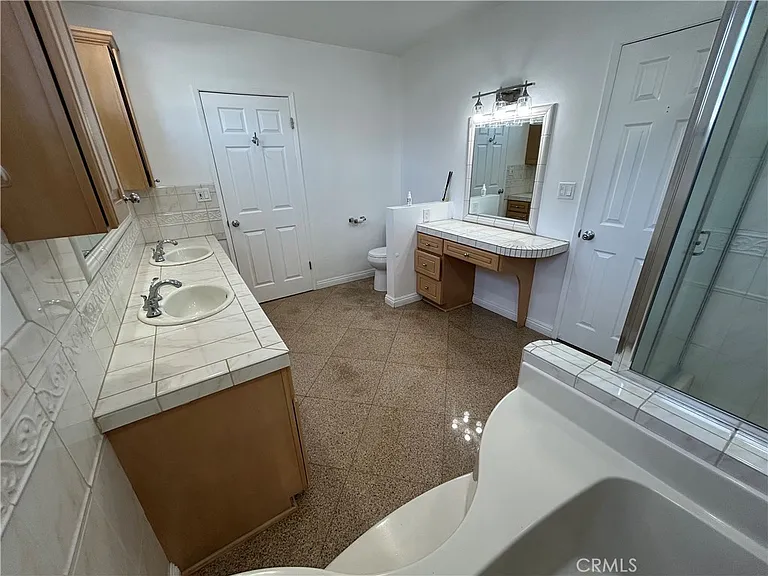 24010 Hatteras St — Photo 14