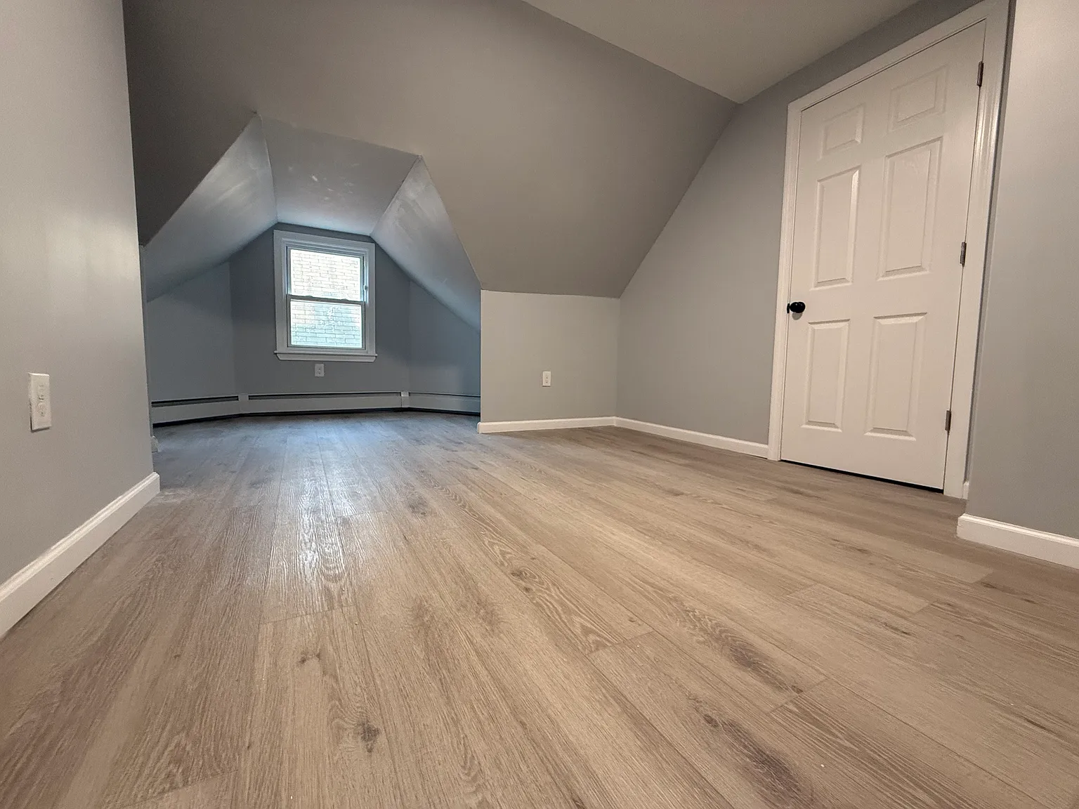 37-39 Mahl Ave — Photo 2
