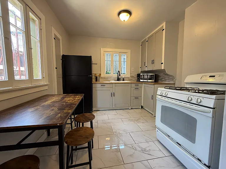 5613 La Mirada Ave — Photo 1