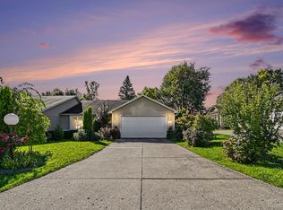 5566 Hickory Cir, Flushing, MI 48433