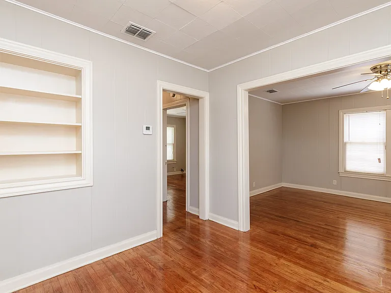 2822 Sarita St — Photo 3