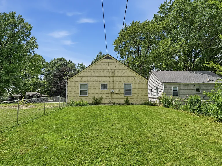 8117 Walnut St — Photo 17