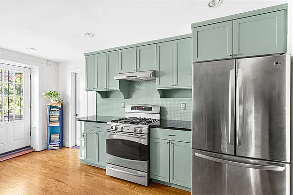 Sold by Compass | media 10