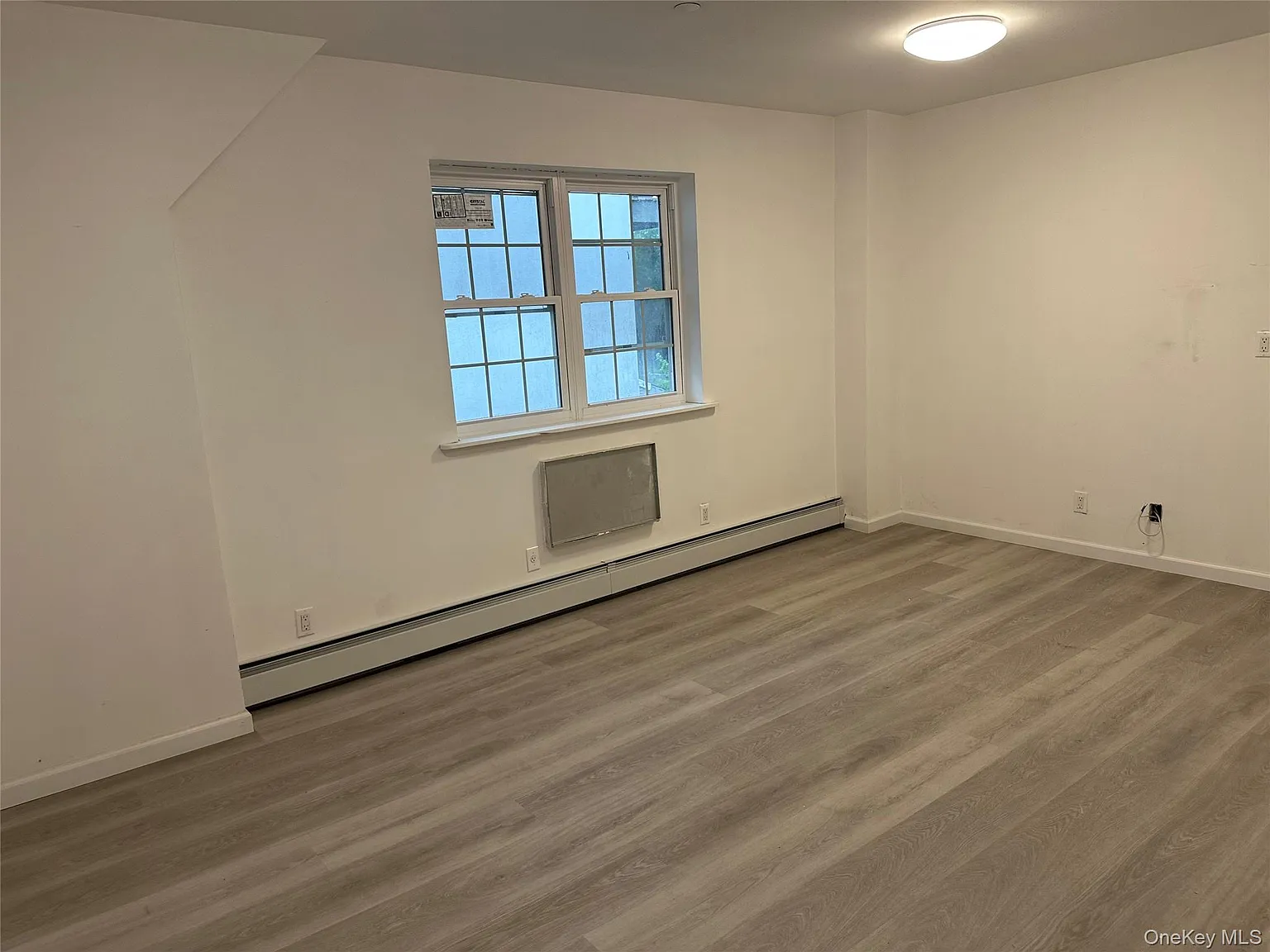 3 bed, 1.0 bath, 820 sqft, $3,000 — Photo 3