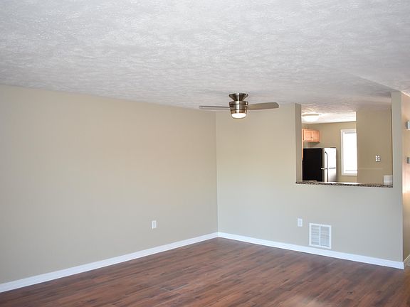 4th image of 405 Eastview Dr