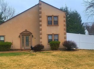 98 Sutton Park Road, Poughkeepsie, NY 12603