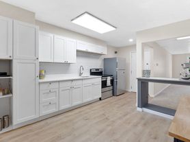 84 E 24th St