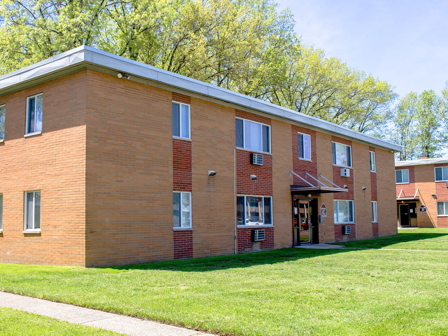 Maple Eastlake Apartments — Photo 2