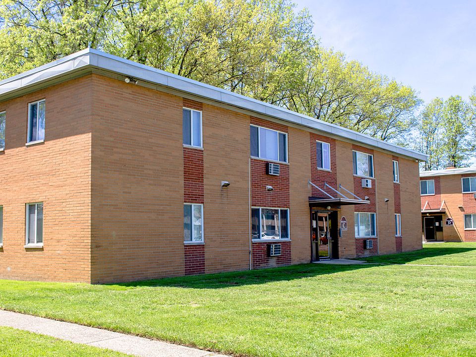 Maple Eastlake Apartments - Eastlake Terrace