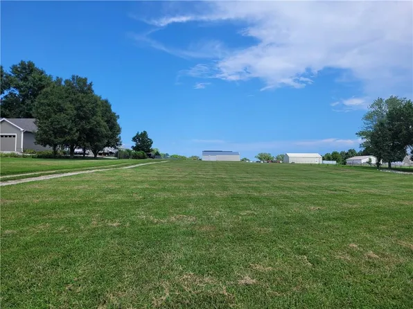 3923 S Rust Rd, Grain Valley, MO 64029