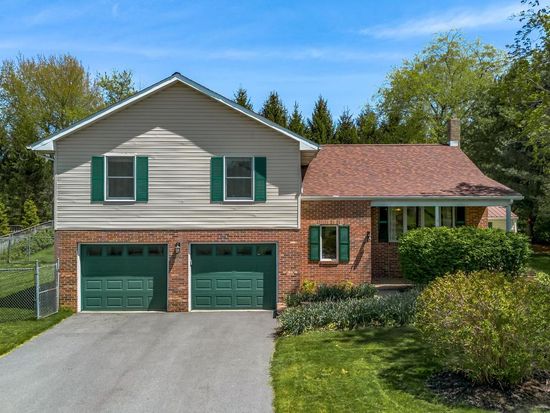 409 Goldfinch Dr, State College, PA 16801
