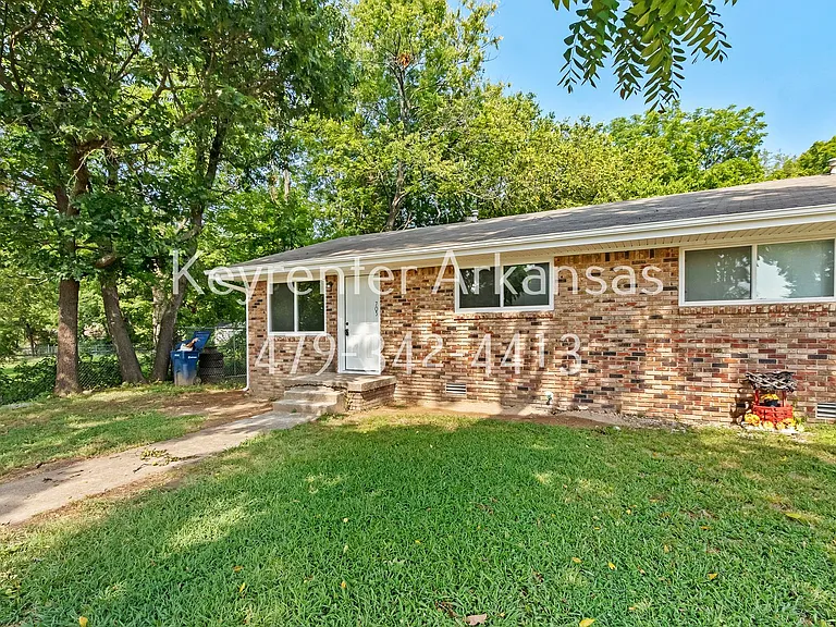 N College Duplex — Photo 3