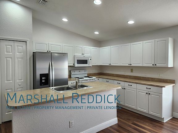 5th image of 143 SE 13th St