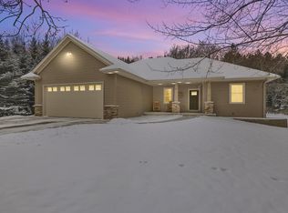 1894 Stately Conifer Rdg, Rosholt, WI 54473