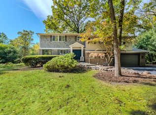 747 Oak Spring Ln, Libertyville, IL 60048