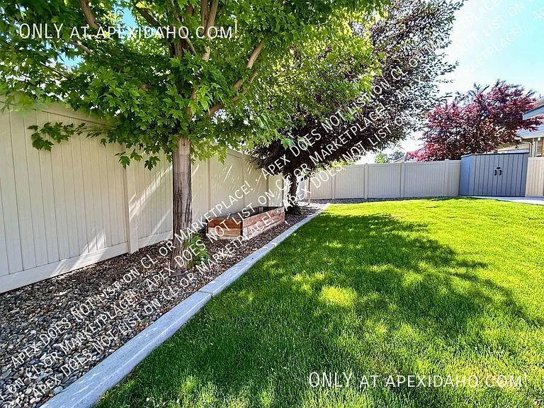 1354 E Argence St — Photo 30