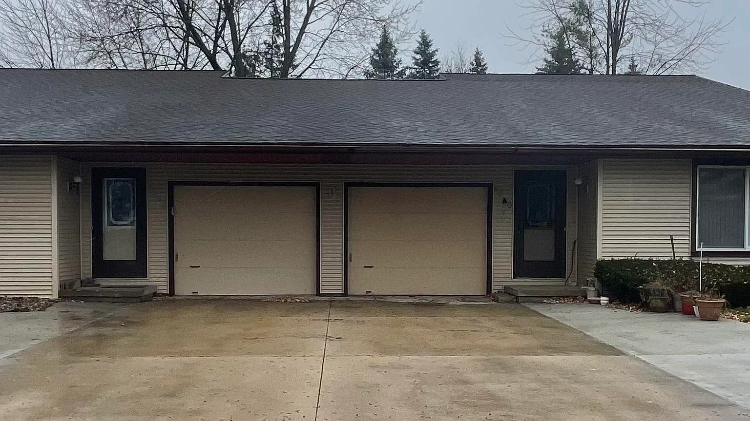 3 bed, 1200 sqft, $1,250 — Photo 1