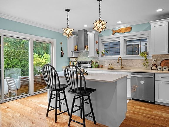 4th image of 331 Bridge St #2