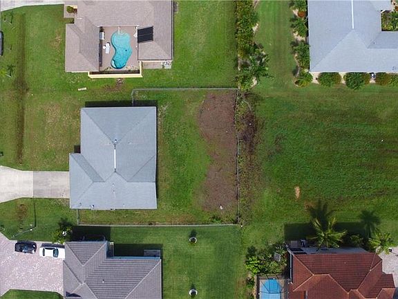 3rd image of 2445 SW 25th St