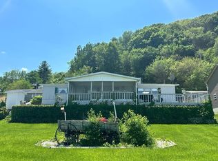 1909 Blue Heron Ln, Lansing, IA 52151