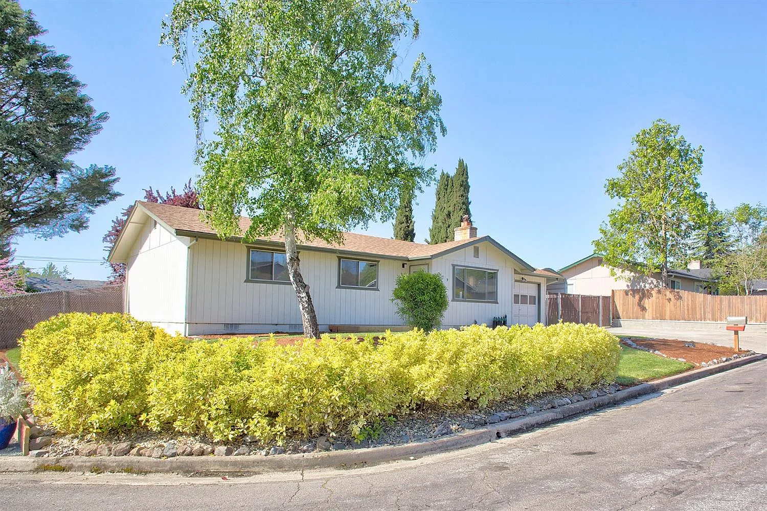 779 NW Carol Dr photo 1