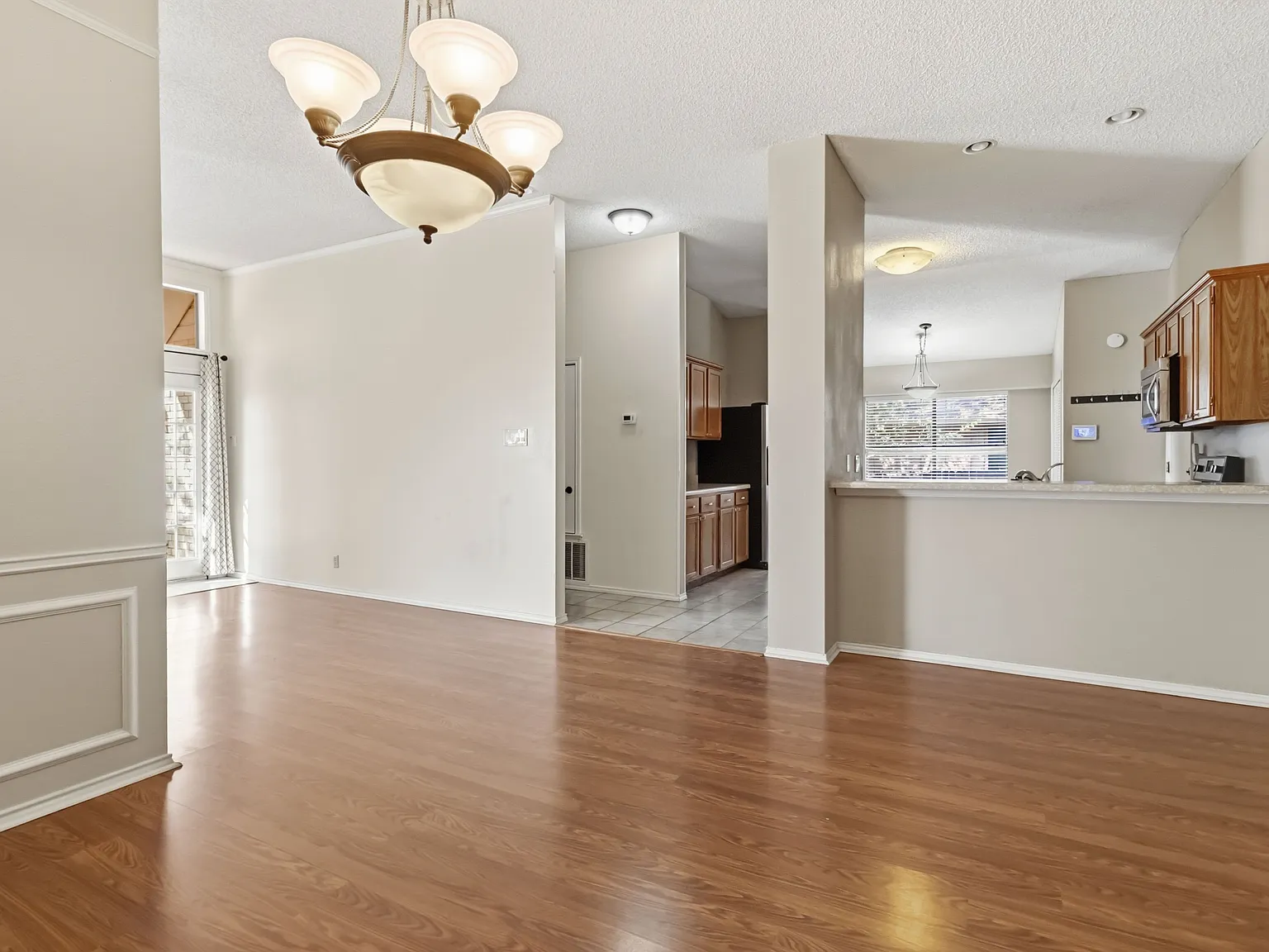 3 bed, 1606 sqft, $2,000 — Photo 4