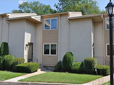 500 E Greenwich Ave APT 123, West Warwick, RI, 02893