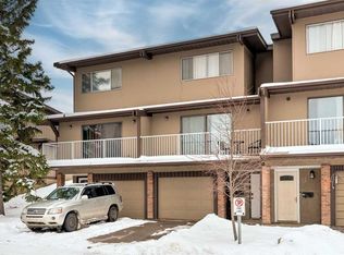 1055 W 72nd Ave NW #43, Calgary, AB T2K 5S4