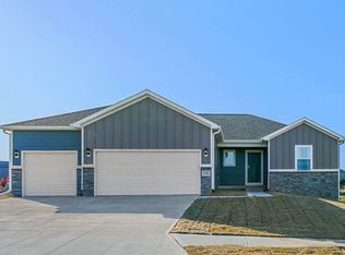 150 N 10th Ave, Springfield, NE 68059
