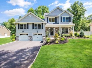 31 Hillcrest Dr, Clark, NJ 07066