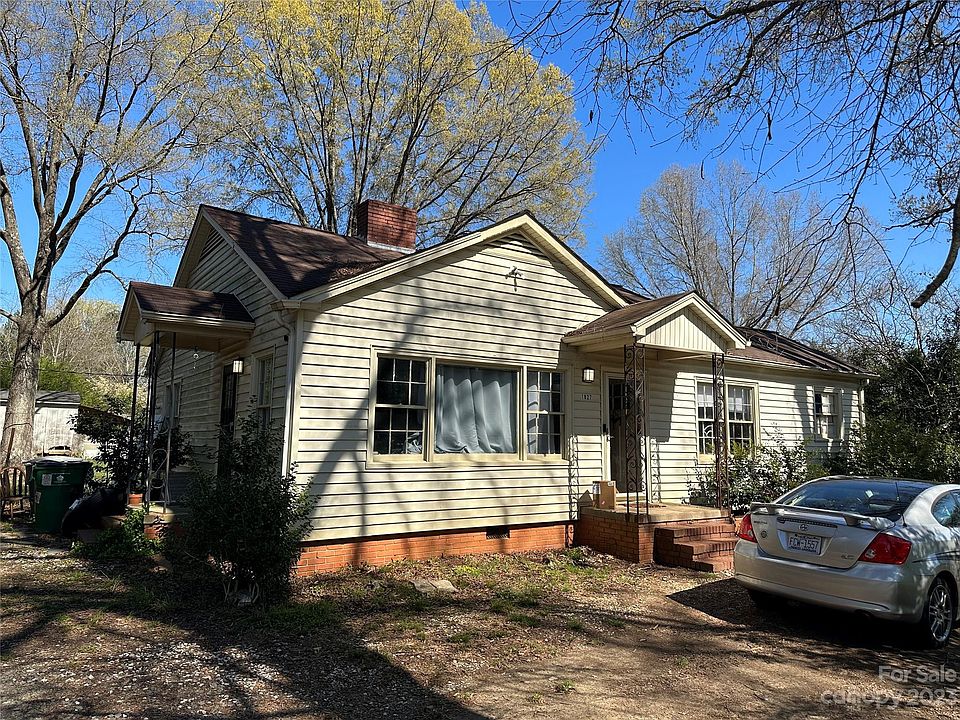 2nd image of 1827 McLean Rd