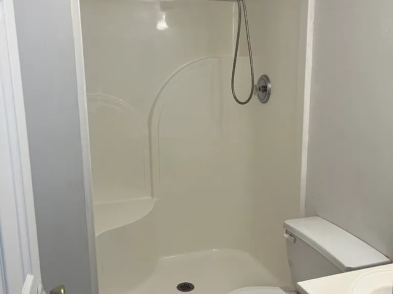215 Derek Ct — Photo 16