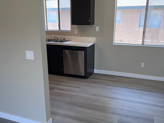 4th image of 1532 E Fairfield Ct #4