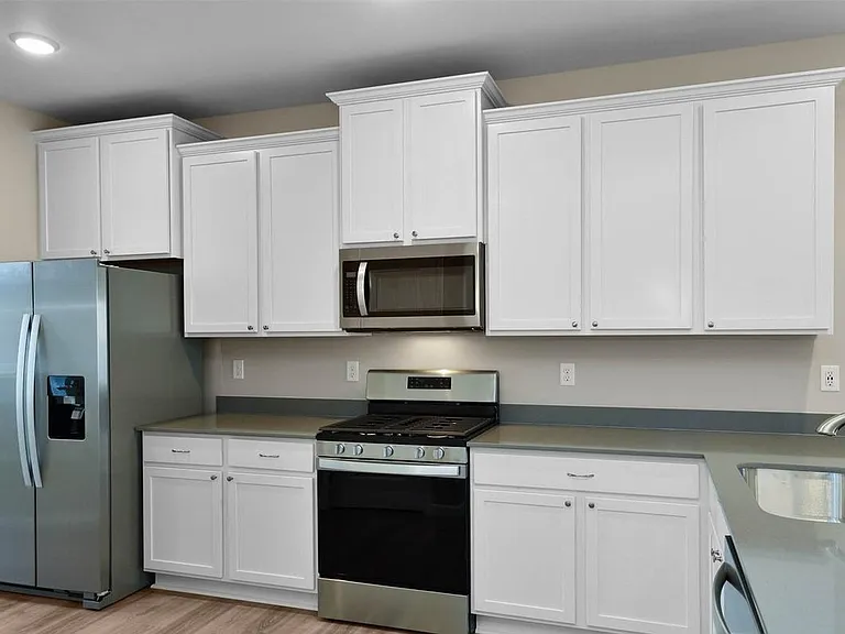 512 Tanner Ave — Photo 2