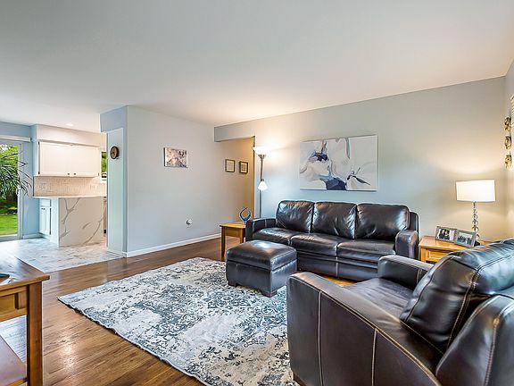 3rd image of 562 Rosemont Ave