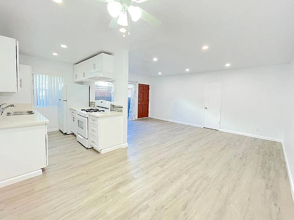 3rd image of 9022 Harratt St #2