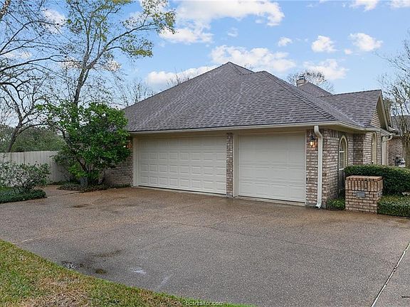 4th image of 1001 Carmel Pl