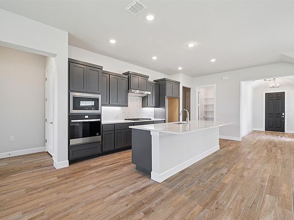 5th image of 321 Sweeping Sage Ln