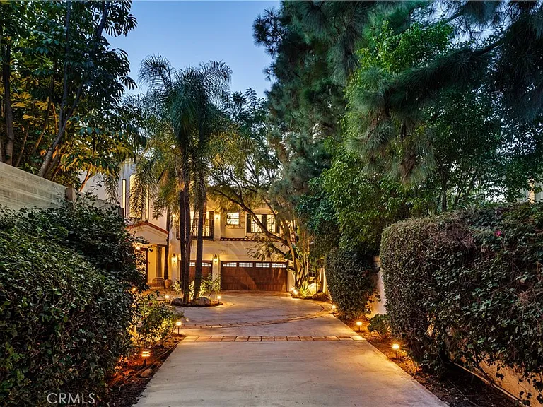 4909 Woodley Ave — Photo 36