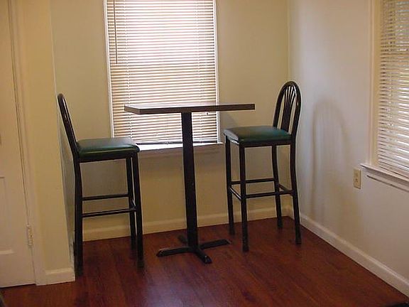 4th image of 2873 Indianola Ave