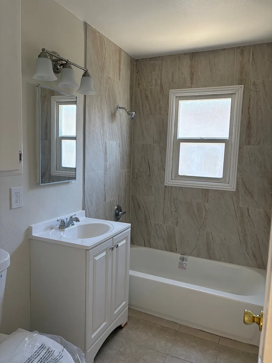 Building Photo - 3571 Beechwood Ave #K