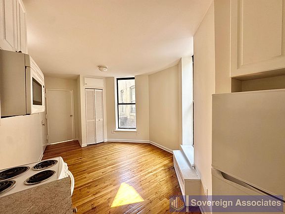 4th image of 953 Amsterdam Ave APT 5D
